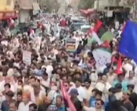 Pakistan: Lawyers protesting Indus River canal project warn of blocking railway tracks